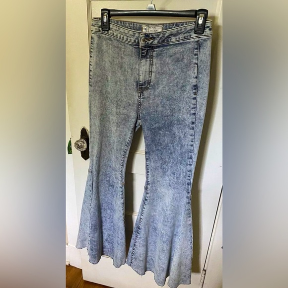 Free people just float on bell bottoms flared jeans size 26 - Picture 1 of 3